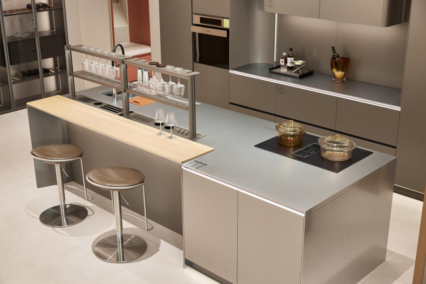 What Is a Stainless Steel Cabinet
