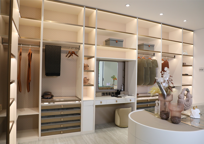 Wthite Modern Waik-In Stainless Steel Wardrobes Gallery