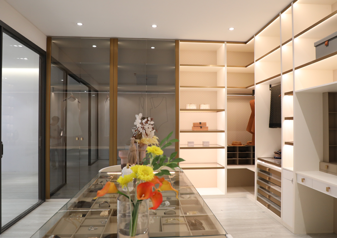 Wthite Modern Waik-In Stainless Steel Wardrobes Gallery