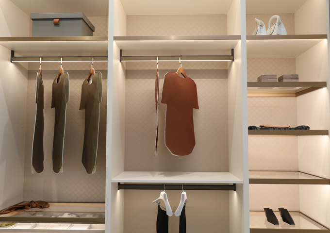 Wthite Modern Waik-In Stainless Steel Wardrobes Gallery
