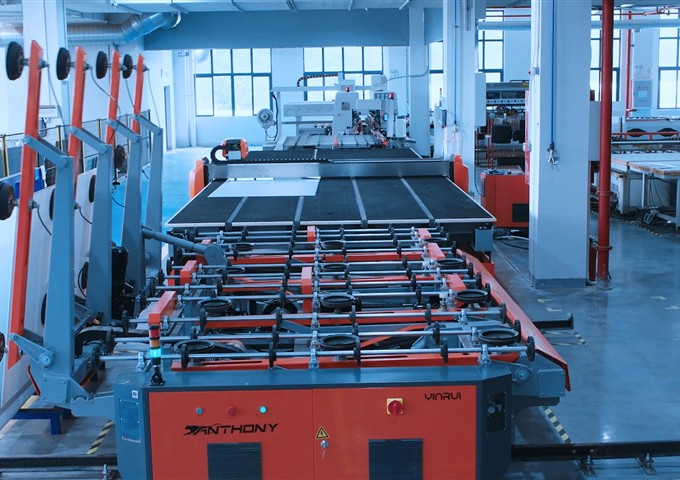 Automatic glass cutting